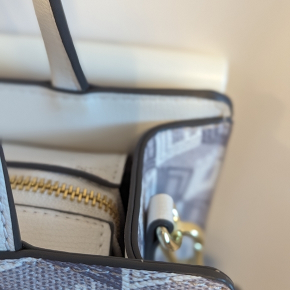 Karl Lagerfeld Paris Maybelle NEW crossbody guitar strap - Picture 5 of 6